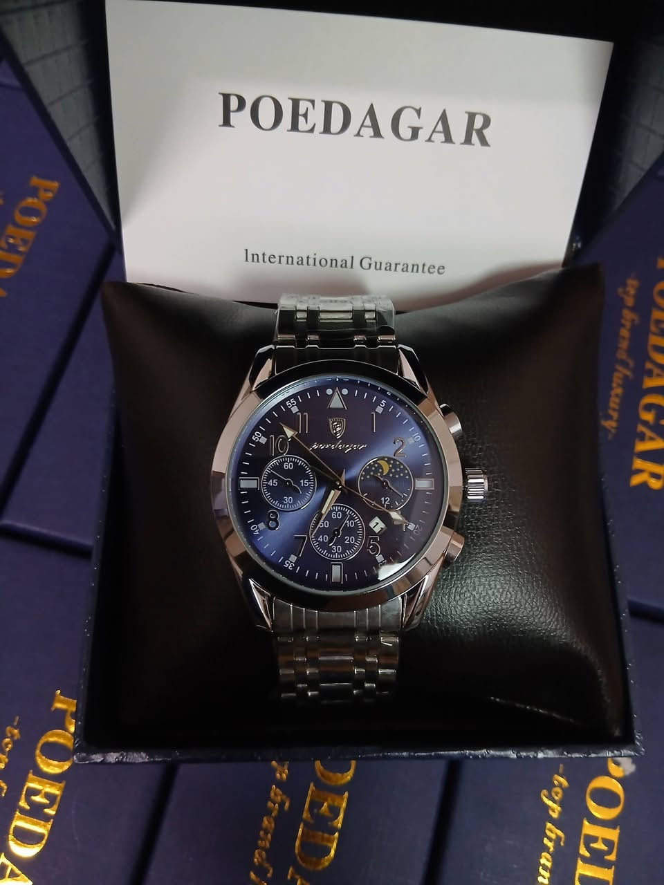الفخامة اللي تليق بيك، وبسعر ميتفوت! ✨

​تعبت من الساعات الغالية؟
 جبنالكم ماركة Poedagar العالمية بتصميمها الساحر اللي يجمع بين الكلاسيكية والحداثة.

​✅ تصميم "كرونوغراف" متكامل مع ميزة أطوار القمر.
✅ سير ستيل مقاوم للصدأ ولمعة تجذب الأنظار.
✅ دقة عالية في ضبط الوقت.
✅ تأتي مع العلبة الأصلية (مناسبة جداً للهدايا 🎁).
ألوان ملكية: متوفرة بالميناء الأزرق الملكي اللي يتدرج مع الضوء
أو الأسود الكلاسيكي الفخم

الكمية محدودة جداً!!
​السعر: 25 الف دينار فقط!
يوجد توصيل لكافة محافظات العراق 🚗
للحجز والاستفسار، راسلونا على الخاص.


**إذا كنت صاحب هذا الإعلان وتريد حذفه لأي سبب، رجاءا أرسل رسالة إلى الدعم الفني**