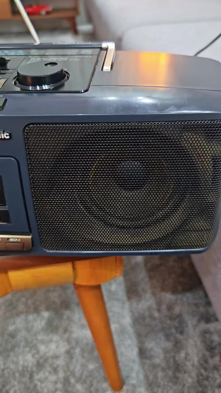 مسجل بانوسونك ياباني اصلي مسجل وراديو وسيدي  نظافة 90 % شغال فقط الراديو والمسجل موضح بالفديو للاستفسار الاتصال على الرقم ***********  خلي سعر وبالعافيه عليك
