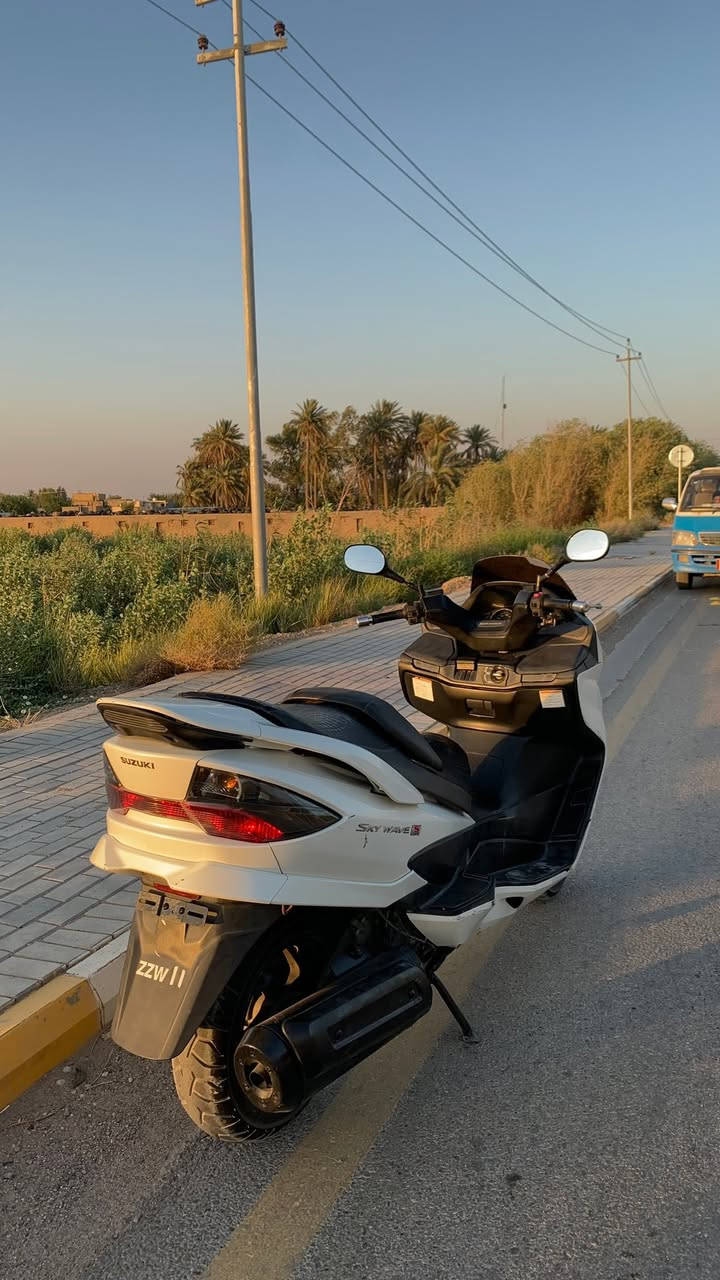 السلام عليكم اخوان سكاي ويف 400للبيع او مراوس اخوان تجي للبيت وتجيب وياك فيتر وتفحص اذا يطلع بيها شي تاخذها بلاش الدراجه وضع بلاد مملعوب بيها نهائياً بحاله الوكاله ضفيره كهربائيات كفاله مكينه لا نضوح لا تدخين ناعمه وتخبل السعر 1250 مليون وربع وبيها مجال مكاني كوت حي الحكيم رقمي للتواصل + واتس اب ***********
