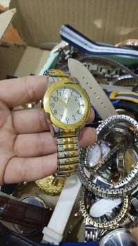 ساعات • للبيع