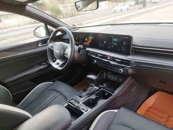 السلام عليكم 
كي فايف 2025 جي تي 
رقم بصرة شهداء باقي سنة ونصف 
وكالة عامة شكد متريد 
حادث مرفق في الصور 
مع صبغ قطتعين مخاواة بدون حادث ابد 
ماشية 4 الاف فقط نظيفة جداً اطارات وحدادية وكشر ومكينة
كل شي نظيف 
مكاني ذي قار شطرة 
السعر 193 
الاتصال ***********
