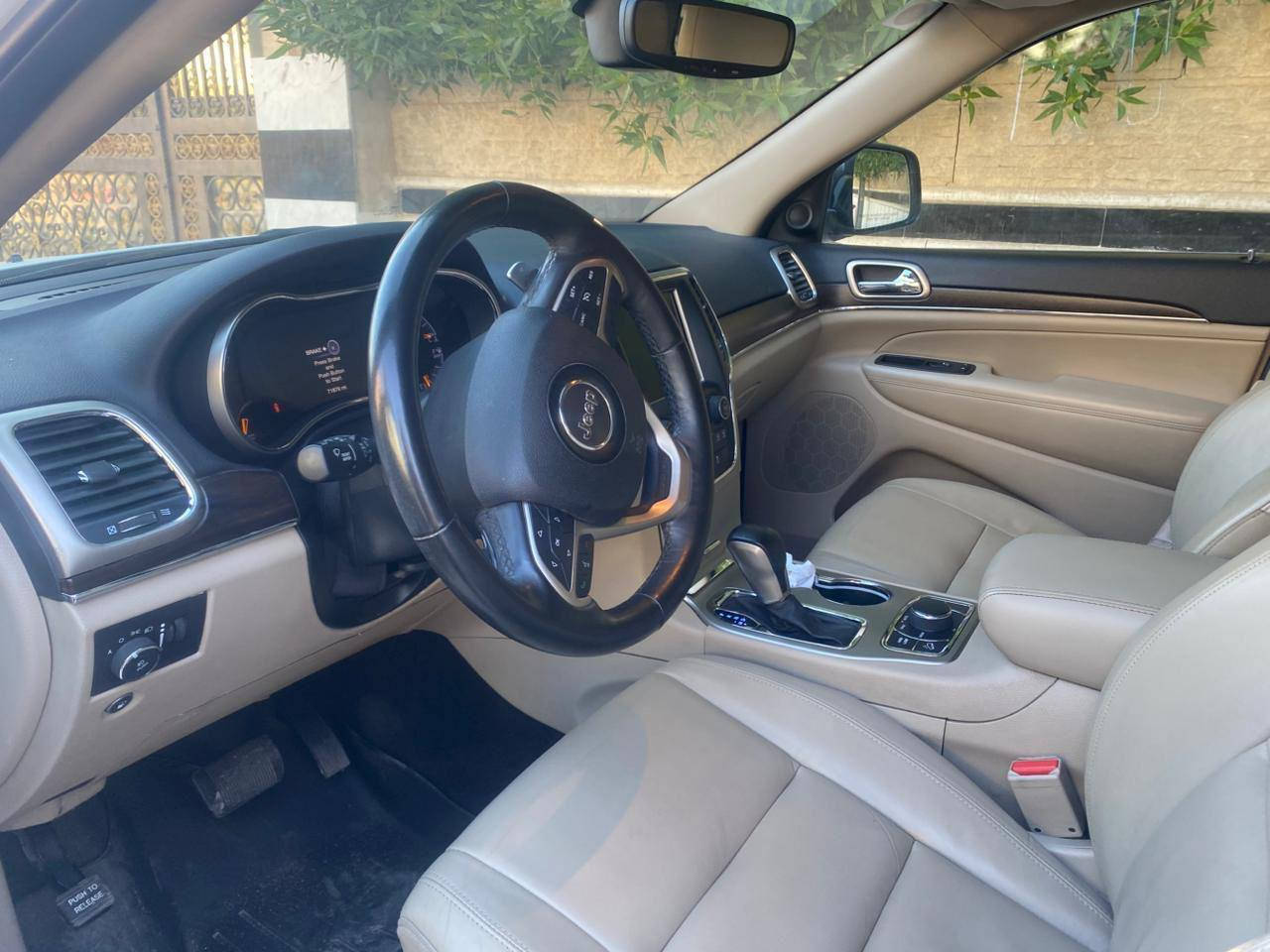 للبيع جيب موديل 21 رقم بغداد مكفولة بدون صبغ حادثها سرقه أجزائها السعر 210 ورقه مكانها كميره قرب جزيرة 
بغداد السياحية 

***********
