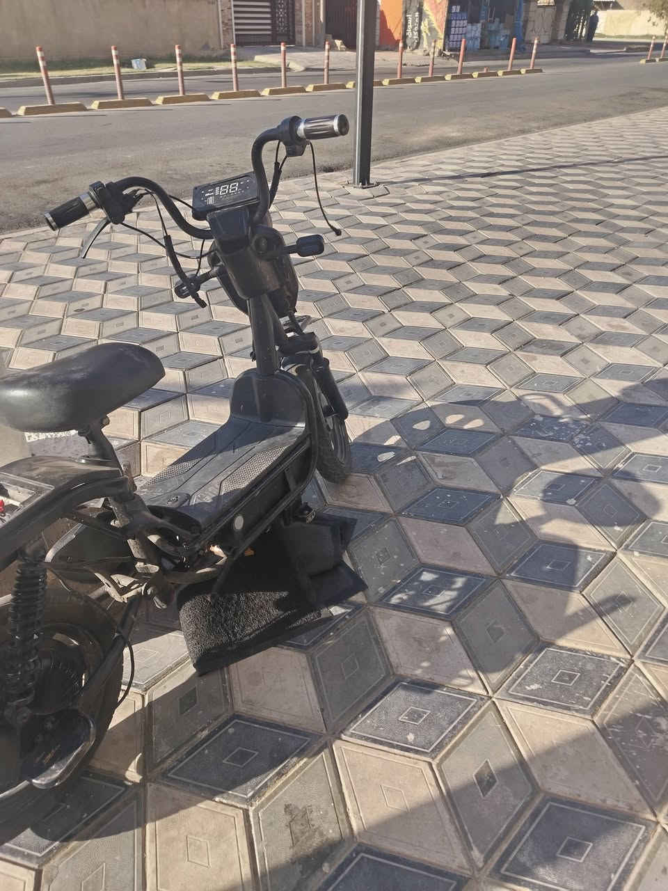دراجه شحن بيهه نواقص قليله السعر 170 وبيهه مجال العنوان بغداد السيديه للاستفسار ***********
