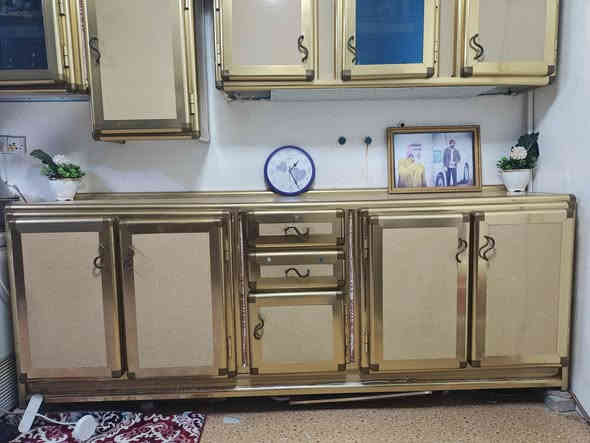 كاونتر كامل 3قطع جديد بعده
السعر 500وبي مجال قليل 
العنوان البصره حي جامعه القبله 
رقم الهاتف ‏‪***********‬‏
