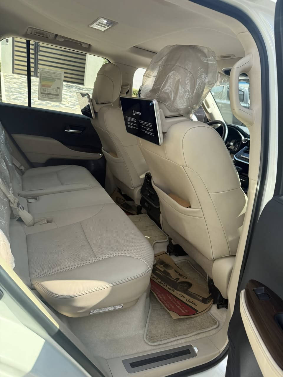 لاندكروز بريم لمتد 4كامرات اصل 2024بحاله الوكاله ماشيه7000kmسعر السياره66800$مكان السياره زيونه الاتصال***********
