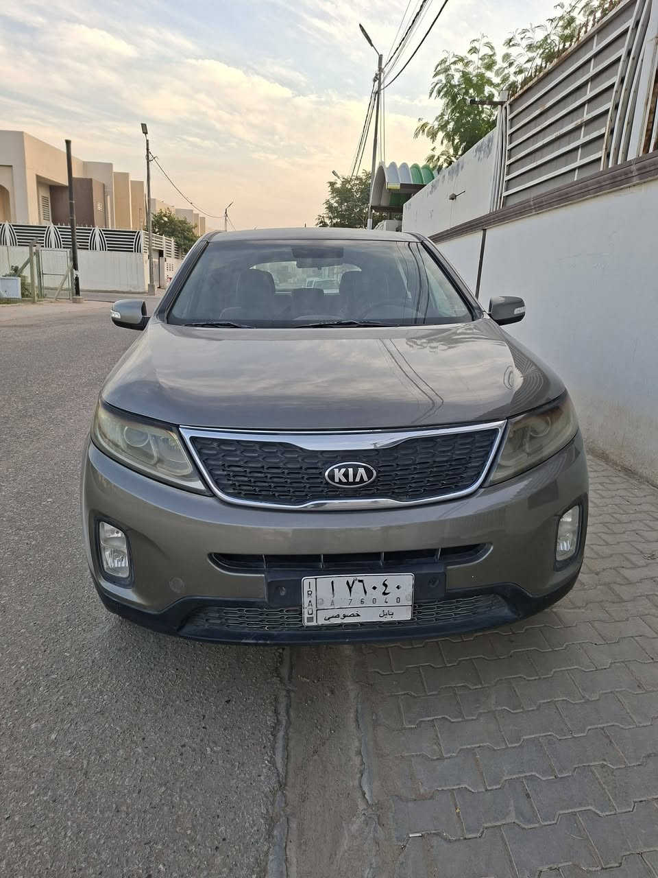 للبيع سيارة سورنتو موديل ٢٠١٥ وارد امريكي بدون ضربه بدون ايرباك السيارة بيها صبغ بدون معجون اثر شخوط ابيع صبغ حزام محرك وكير كفاله المحرك ٢٤٠٠ السعر ١٤٠ مع المجال للتواصل معي *********** مكان السيارة النجف
