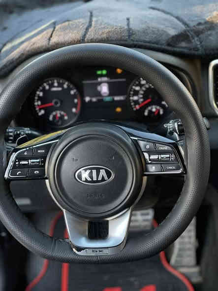 السلام عليكم كيا سبورتج وارد أمريكي موديل2020 SX اعلى فئة الأخير 
سيارة بيها ثلاث قطع صبغ الباقي كفالة

بانو راما 
داخل جلد
بصمة + بصمة أبواب 
تبريد قطعتين 
كاربلي 
مودات قياده متعدده 
فول تحكم ستيرن 
كشن كهرباء 
تدفئه كشنات مع الستيرن 
شاحن واير ليس
رادارات
خزن ميموري 
اوتو هولد 
جنطة كهرباء 
السعر 165 وبيها مجال 
مكاني بغداد الشعلة 
***********
