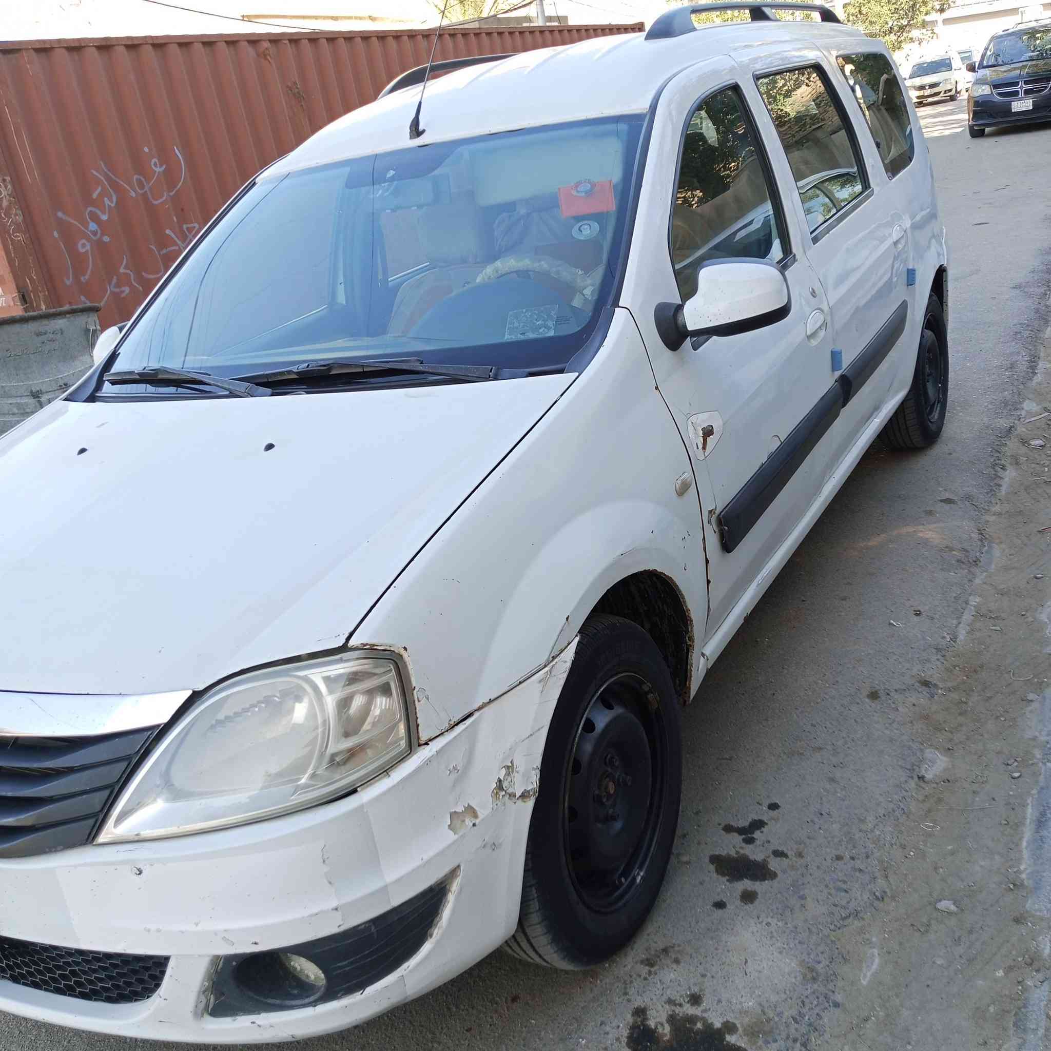 السلام عليكم رينو للبيع موديل 2010 رقمه مثنى خصوصي مكينه وكير وحداديه وتبريد مكفولات ***********
