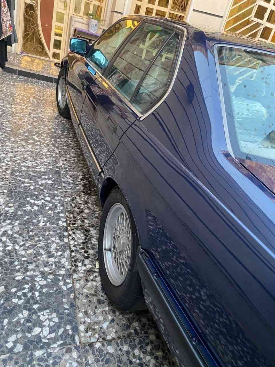 السلام عليكم BMWلبيع
موديل 1992رقم بغداد دولي
مكينه 8Vاصل كير عادي 5نمر 
صدر امامي خلفلي جديد اكسل جديد3/23 درايم جديد كاردن جديد باتري جديد نوزل بلك دايفروم ايسي تبيس جديد تخم تاير جديد ويل خليه اصلي خمسه دبل ايرباك سعرهه 72وبيهه مجال قليل 
*********** سجاد الكناني
