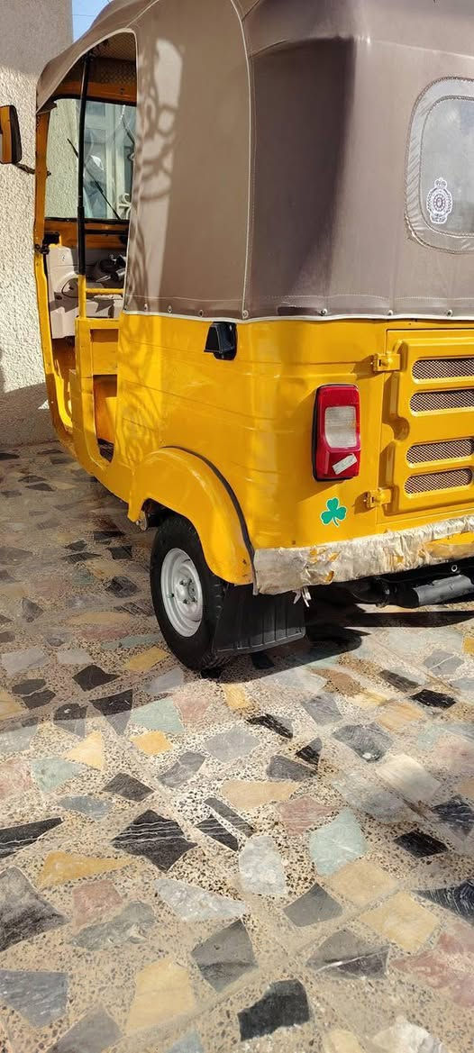 السلام عليكم تكتك ٢٠١٩ شهر ٢ للبيع التكتك كاملة مكملة مكفولة تبخير تنقيص التكتك نضيفة كبل للشارع بيها بردة ومسجل مرقم انكليزي سنوية وتحويل العنوان بغداد البلديات قرب مدرسة التغلب رايدها ب٦٣٥٠ ***********
