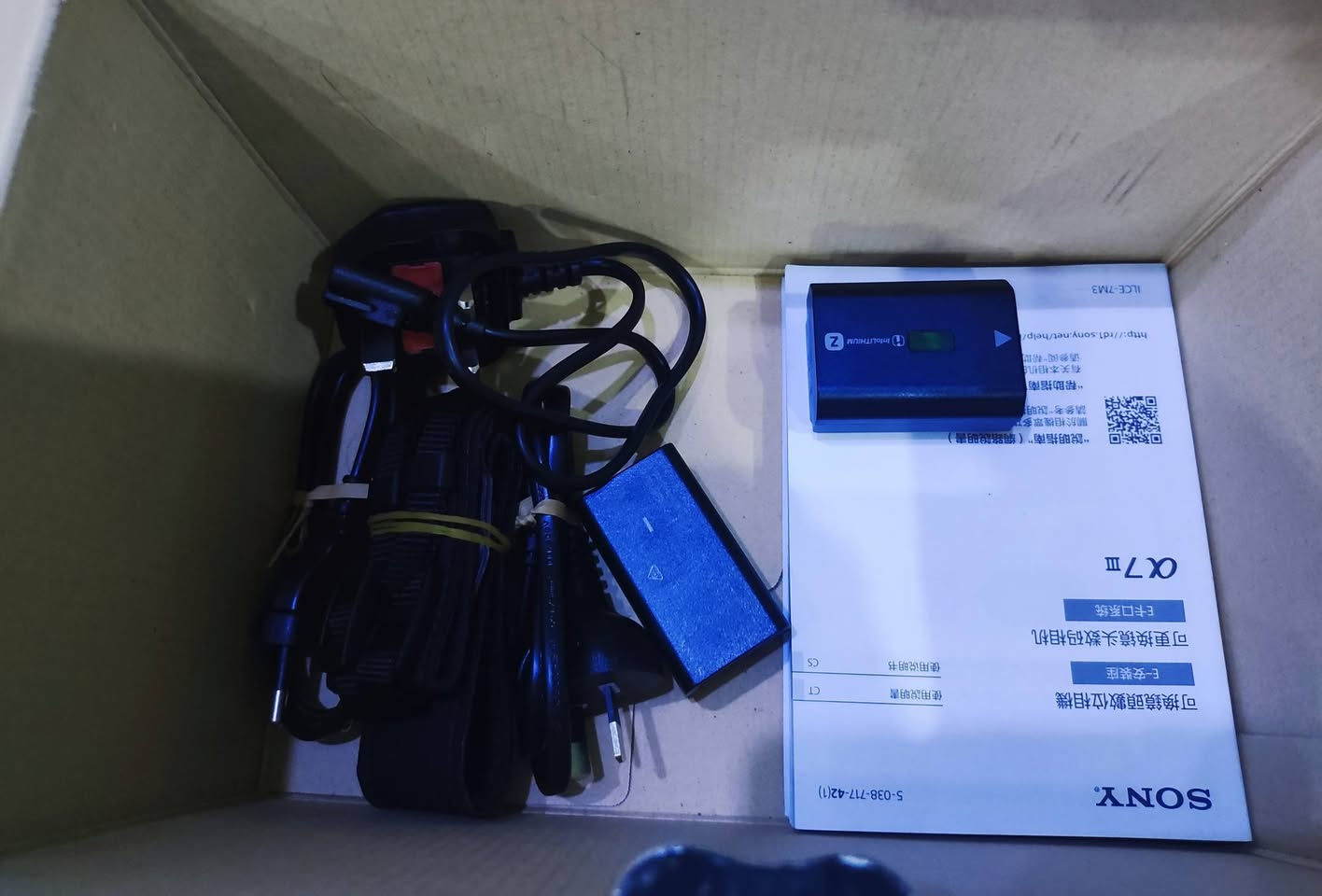 كاميرا سوني A7iii جاية وياها بالكارتون عدسة سوني 28/70 نسبة النظافة 99% الكاميرا جديدة استخدام كم صورة فقط 
الشتر مثل ما موجود بالصور ما عابر ال 300 
مكاني بصرة السعر مليون و700
وتساب ***********
