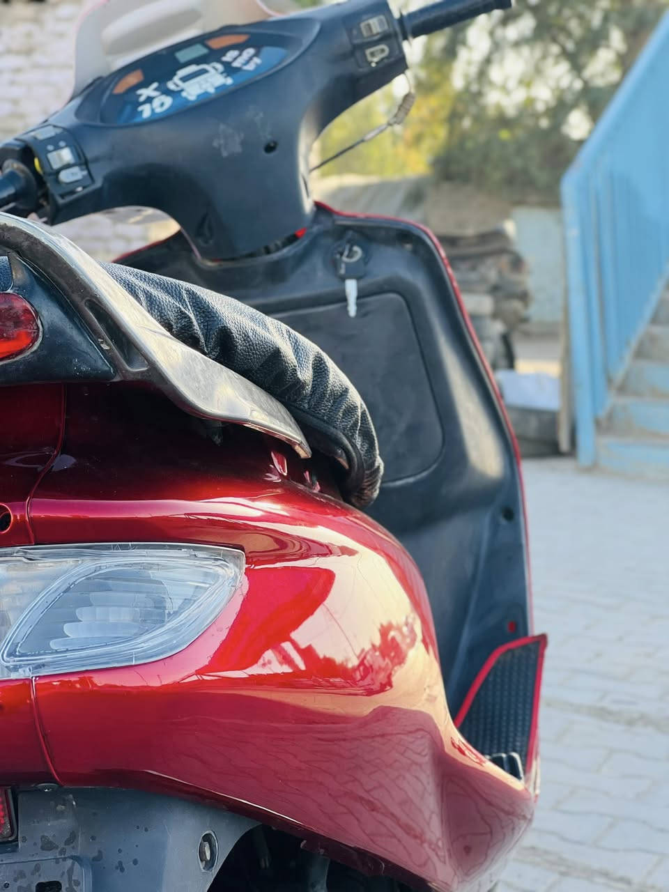 يالله 
فراشه فحل حاويه للبيع مختمه رقم واحد 
(كرستال) 
مكينه ناعمه مكفوله علفحص شلعتها تخبل 
كهربائيات كلها شغاله مكاني نجف مجسرات مكه 
سارها ٥٥٠ بيها مجال بسيط حك الجيه 
***********
