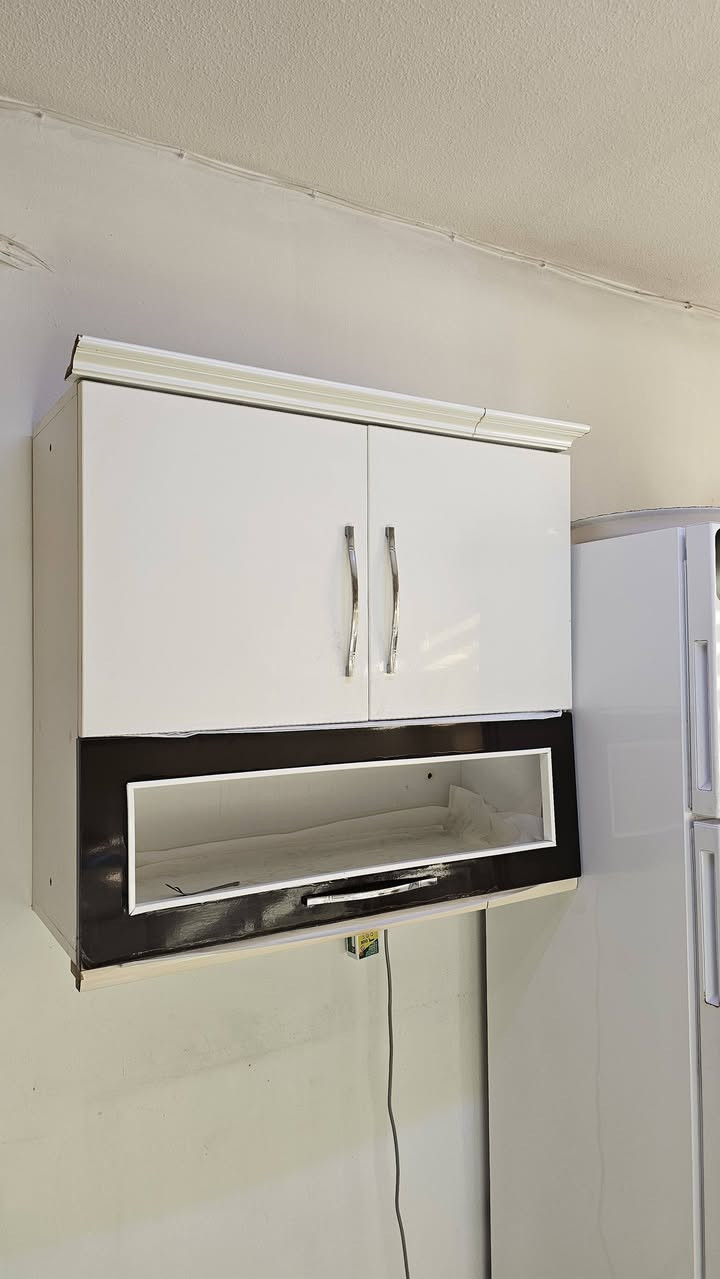 الغراض منزل للبيع 
سعر البراد 200$
مكنسة كهربائية 60$
سجادة 13$
الخلاط الجديد 13$
المكيف 150$
قنفات تركي مع غرفة كاملة 750$
طباخ 60$
4مطابخ تركي نوع ممتاذ كامل 100$
التواصل واتس اب 
***********
