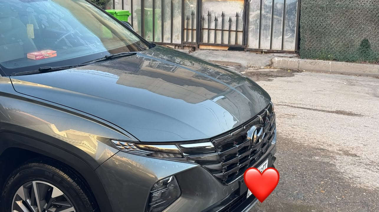 السلام عليكم
توسان موديل 23 

فول فول موصفات عل اخير 

كشنات كهرباء 

بصمة تشغيل عن بعد 

وبردات تضليل 

كشنات تتفئة تبريد 

جام كهرباء 

شاشة جبيرة 

دكم لمس 

كامرت 360 

ماشية 65 الف كيلو 

وبعد بيها هواي مواصفات 

السيارة خليجي مكفولة من الحادث 

العنوان بغداد الكاظمية 

الرقم *********** التوصيل عل واتساب
