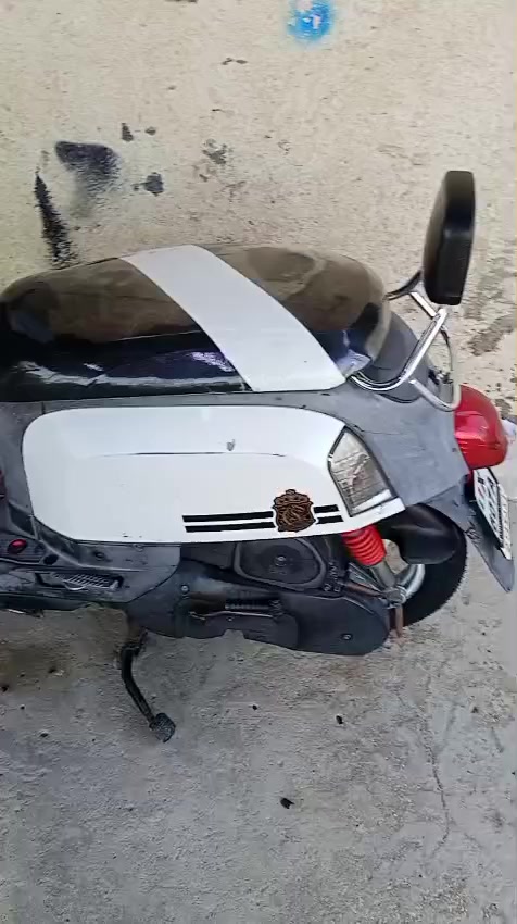 السلام عليكم اخوان دراجه بوليس للبيع مكفولة كفاله عامه نضافه فول مثل ما  بلصوره مامفتوح بيه برغي 🔩 دراجه شلعه حلوه 
 المكان طوريج ام روايه
 السعر 950 وبيه مجال الشراي يتصل وبي خير ويدلل  ***********
