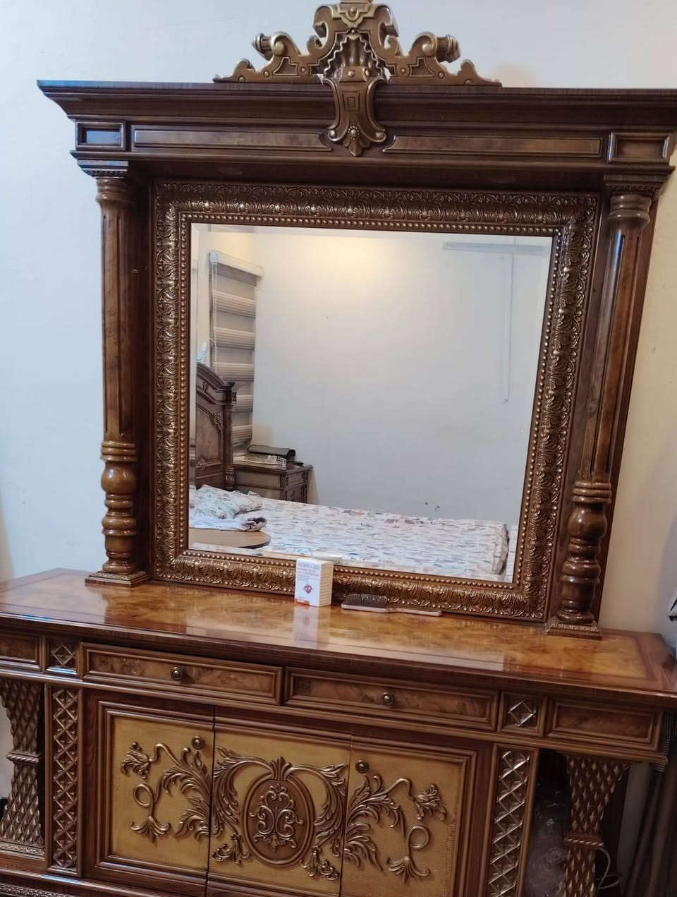 توجد غرفة نوم كاملة صاج اصلي نظيف للبيع غرفة نوم كاملة الاتصال على واتساب ***********
