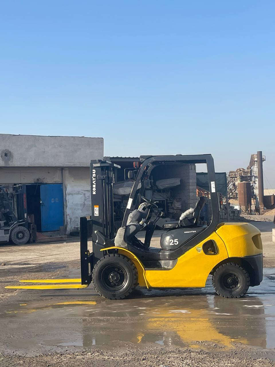 للبيع رافعه شوكيه كوماتسو موديل 2013"طنين ونص "جب حاويه" كير_محرك_اكسن "مكفول" ارقام منفيس كاتي 
سعر" 78$"للإستفسار اتصال ***********'"/***********
