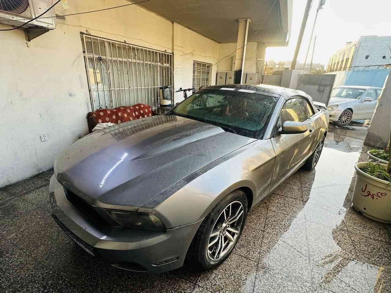 سلام عليكم للبيع مستعجل. 
موستنك موديل 2012 بريم فول مواصفات 
مكينه 6 سلندر 3700 مكينه كير جدد. 
كشف شغال جام 4 اوتو. 
كشنات كهرباء دشبول 7 الوان. 
رقم بغداد نكليزي تحويل مباشر
بيها صبغ قطع ابيع حزام دواخل مكفوله
سياره وارد امريكي ضرر جوملغ خلفي فقط. 
سياره بيها صدر الأمامي 70 بل 100 
كهربائيات سياره كلها ع شركه ومابيها شي ميشتغل. 
سعر 63 وبيها مجال للشراي مكان سياره بغداد حي الجامعه رقمي ***********
