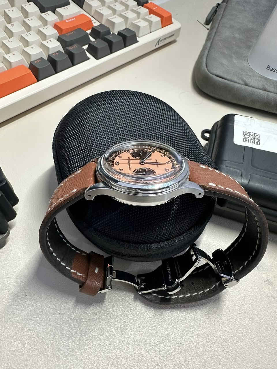 ساعة هورودلاند ماركة صينية معروفة جدا
محرك ياباني كرونوغراف VK 63 من شركة سيكو 

جام ياقوت درجة أولى 

السير جلد اصلي بقري 

الساعة من دون بوكس


**إذا كنت صاحب هذا الإعلان وتريد حذفه لأي سبب، رجاءا أرسل رسالة إلى الدعم الفني**