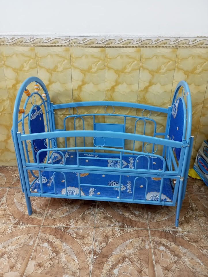 طباخ وثلاجه وكاونتر وسرير طفل للبيع نضيفات كلش الي يريد يراسلني واتساب
واتساب ***********
