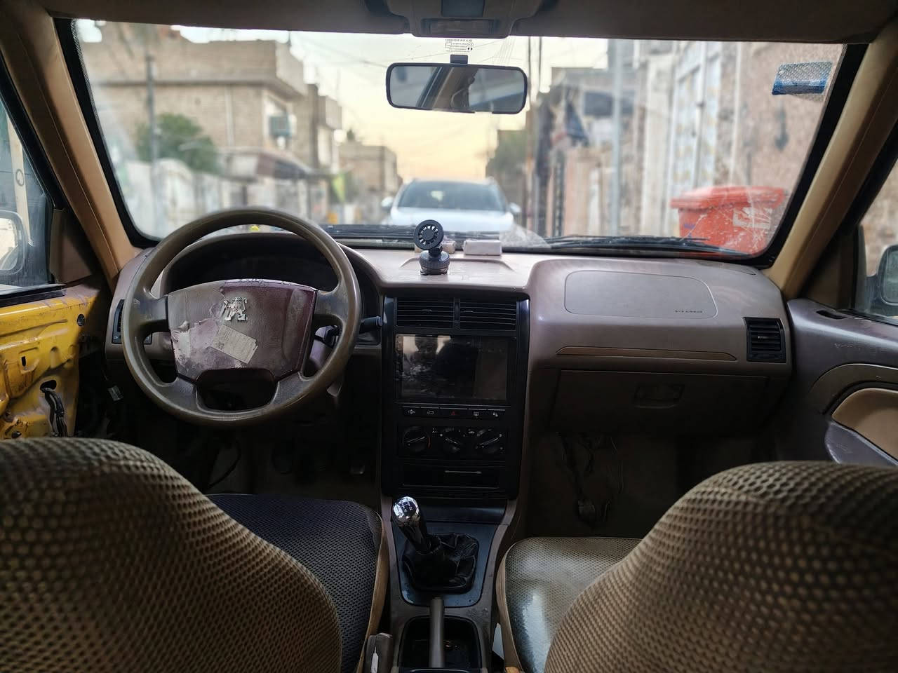 بيجو لميس 2016 للبيع باسمي ( شرط التحويل)
تبريد ثلج _ باتري جديد _ صدر جيد _كهربائيات قبل كم شهر تم تجديدها _ قاعده فيت بم كامله جديده _ مازدات جديدة _ شاشة لمس
نقوصات
صوت في الكير  سطاب كير _ اي سي رون سعره (8الاف) _ بطانة باب سائق
السعر 27 ورقة 💲وبيها مجال
المكان/ بغداد _ الشعب
الاتصال / ***********
