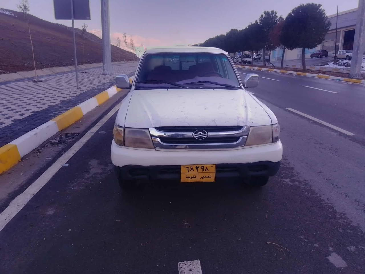 پیکاب دێر 2006
مەنەفێست فسفۆڕ بەشەرت
گێڕومەکینەو ئەکسل بەشەرتە
توندوو تۆلی بەشەرتە 
یەک چاملەخی سبۆخە بێ داخیلی 
کارەبایەتی هەموی بەشەرتە 
یەک دینارمەسرەفی نیە 
شوێن سۆران 
نرخ $ 35
 کەمێک مەجال
***********
