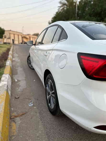 لسلام عليكم امجي  فايف 2023  استلام شركه قبل فتره سياره زيرو وجديده بمعنه الكلمه السياره فول مواصفات عل اخير والجنايه يعرفون مواصفاتهه تجي اعلئ فأه بل امجي بيهه ضمان ست سنوات كير ومكينه وبيهه سنه ضمان صدر وكهربائيات مواصفات السياره
1_لد نهاري 
2_محرك 1500 تنفس طبيعي بدون تيربو
3_شاشه جبيره تدعم كار بلي
4_مري شفط
5_اشاير بلمري 
6_فتحت سقف
7_تحكم ستيرن كامل
8_كشنات جلد
9_تدفئه وتبريد كشنات 
10_مثبت سرعه
11_بصمه تشغيل +بصمه ابواب
12_دخول ذكي 
13_اناره ترحيب وبعد بيهه هواي مواصفات 
السياره بسمي وتحويل ثاني يوم للستفسار الاتصال *********** السعر 115رجائن المايعرف مواصفات السياره والفأه مالتهه ليضل يسولف بلتعاليق
