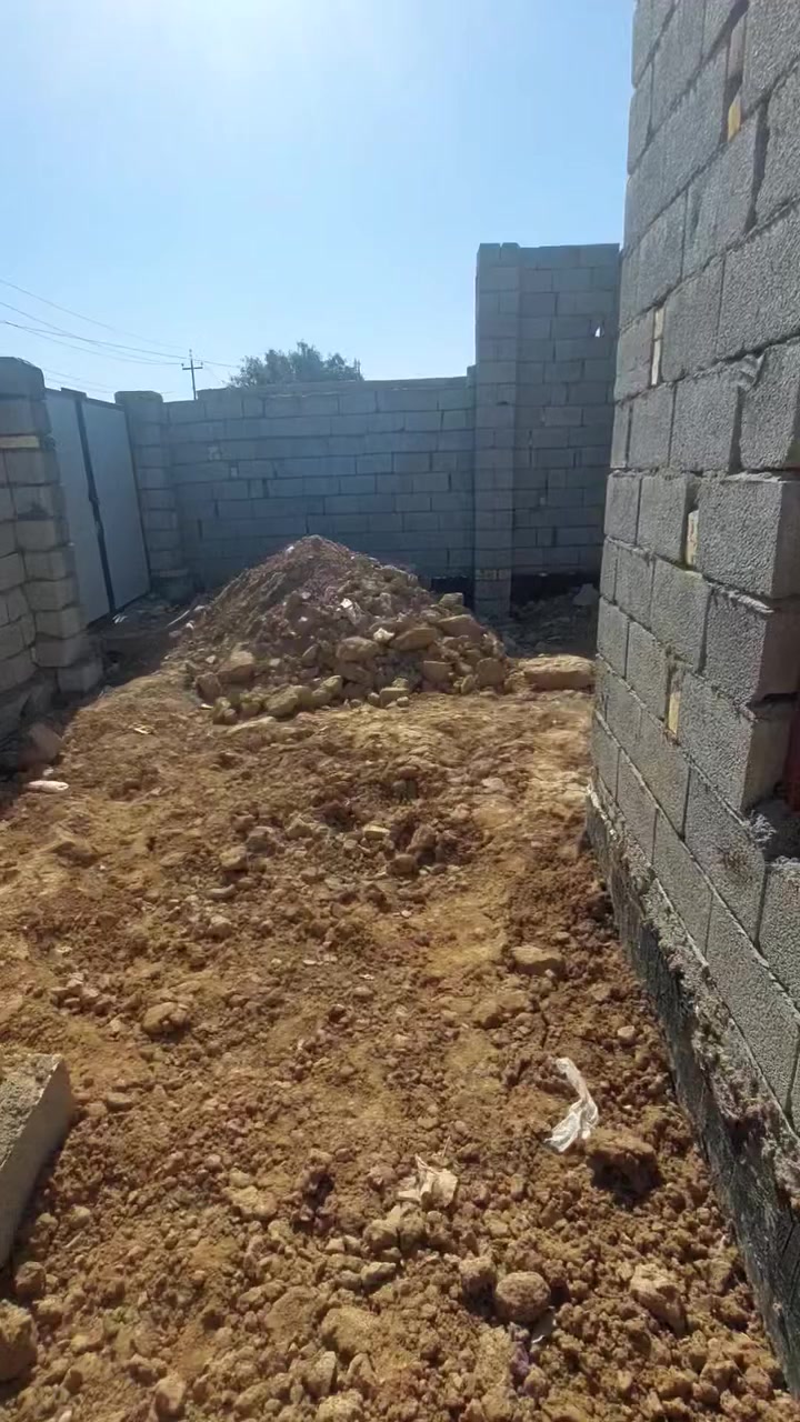 السلام عليكم 
هيكل 200 متر بحي المنتظر قرب جسر الدجيلي جهة السفحه
مسجل بالبلديه قريب على المطور العقار وعلى شارع العام  بتلو طابوق ارتفاع متر ملبوخ ومزفت ومدفون شبابيك وبيبان فول ثقيل المنطقه قريبا يبلشون بالمجاري وشقل الشوارع بالعافيه على الياخذه
***********
