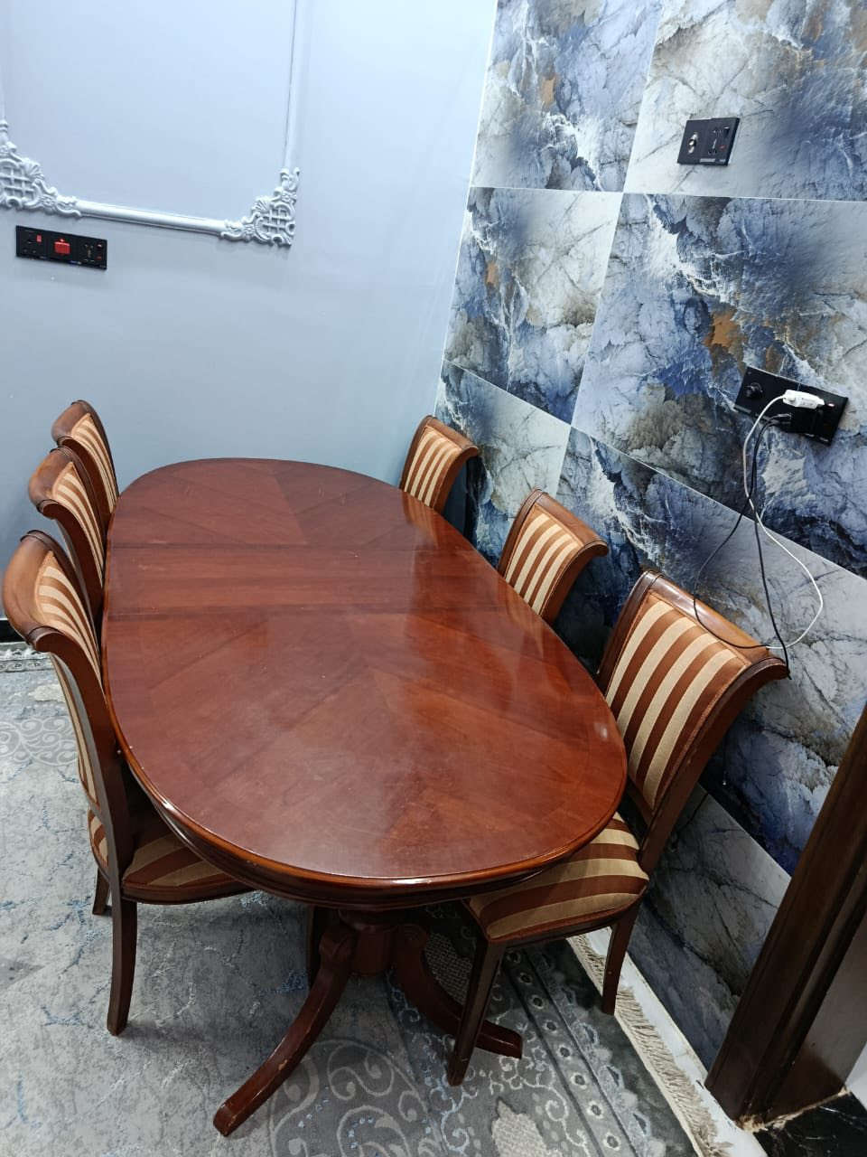 ميز طعام مثل ماموضح بالصوره هستوني  اخذته وطلع جبير واريد ابيعه ماخذته ٧٠٠الله شاهد قيم وخذه


**إذا كنت صاحب هذا الإعلان وتريد حذفه لأي سبب، رجاءا أرسل رسالة إلى الدعم الفني**