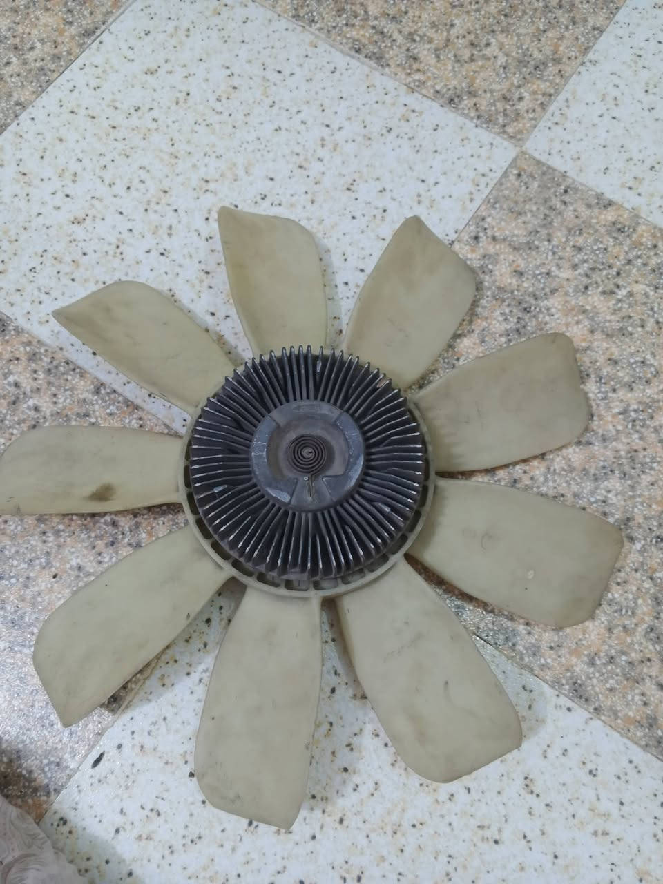 السلام عليكم عندي هذا الكلج جديد مال كصه اشتريته لسيارتي دوج نترو طلع عالي مو ناصي يطخ بالمروحه الكهربائيه اذا احد يفيده ابيعه بسعر مناسب واذا اكو بديله ناصي اراوسه وطبعاً جديد وعلى الضمان ويرهم لجيب ولبرتي والكومندر ***********
