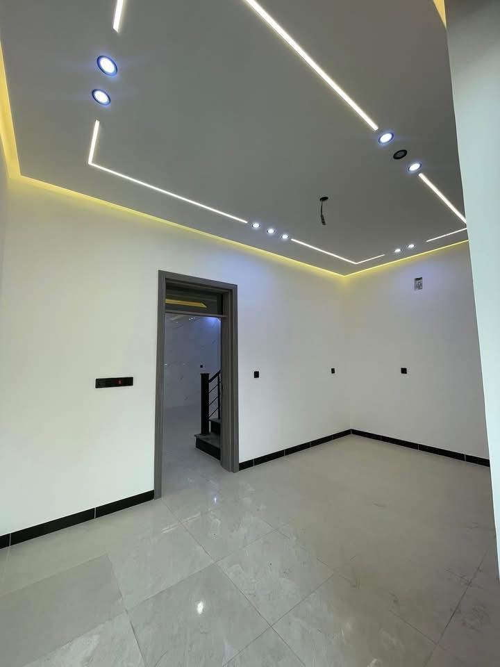 🔥

الايجار بيت بموقع مميز جدا في السيدية 

موقع البيت – مربع الاقتصادين على شارع عرضه 20 م   

🏡 تفاصيل العقار:

 • المساحة: 50 م²

 • الواجهة: 5.65 م

 • النزال: 9 م

✨ التقسيم الداخلي:

 • الطابق الأول: صالة ، مطبخ، حمام 

 • الطابق الثاني: 2 غرفة نوم  معا حمام 

 • الطابق الثالث: غرفة نوم    

📞 للتواصل:*********** (اتصال أو واتساب)
