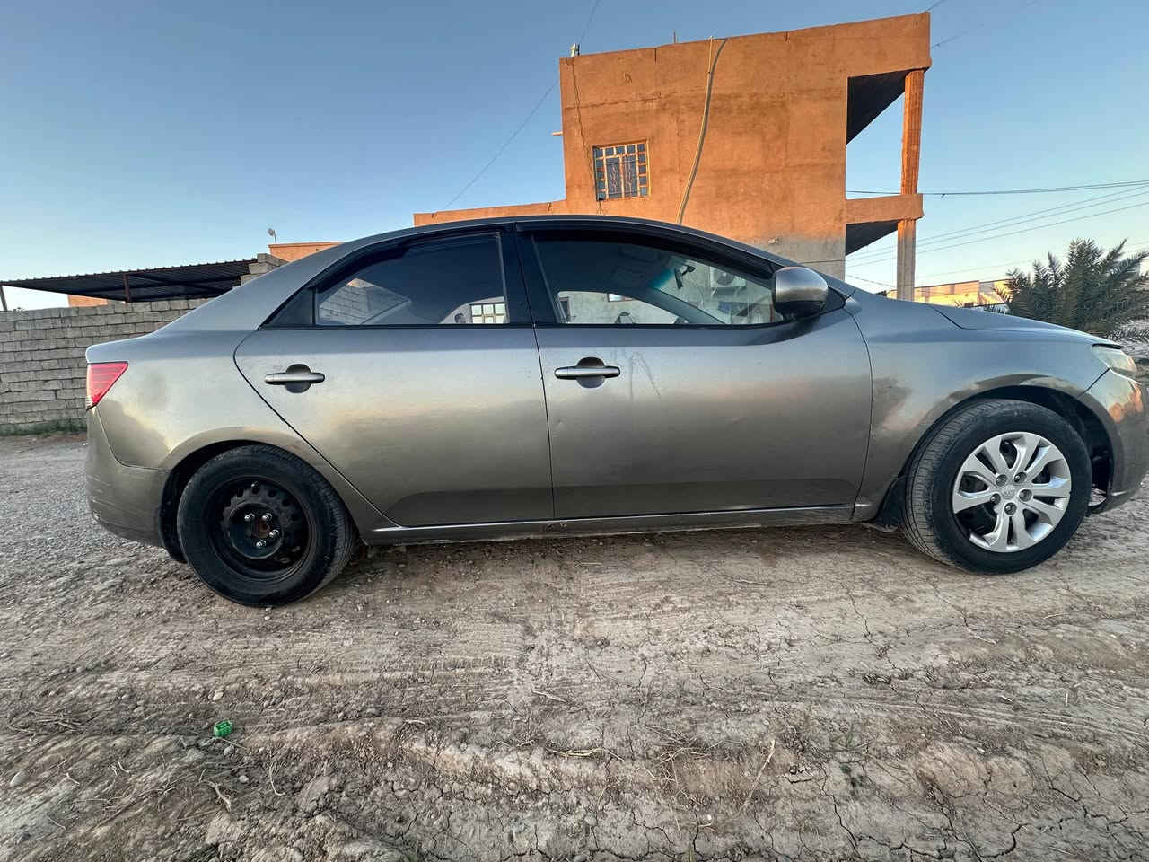 سيارة سيراتو 2012 رقم نينوى الماني بيها صبغ اقل الحزام اثر شضايا شرط طخه مابيها ولا دعم محرك 16 گصة جديد مشدود  كير شرط صدر مشط استيرن جدد وكالة او تحويل من الشرعي مباشر سيارة مال جناي جاهزة ماتحتاج مصرف
للاستفسار اكثر الاتصال ***********
***********
