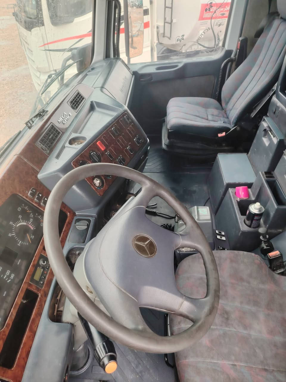 سلام عليكم لبيع كتروس موديل 2001 حجم 1843 رتايدر5 طكات تبريد ساج دشبول سنويه جديده مربوطة عربانه فلات جوانب متحركه مكان انبار ٥كيلو شراع *********** معرض بغداد الحديث
