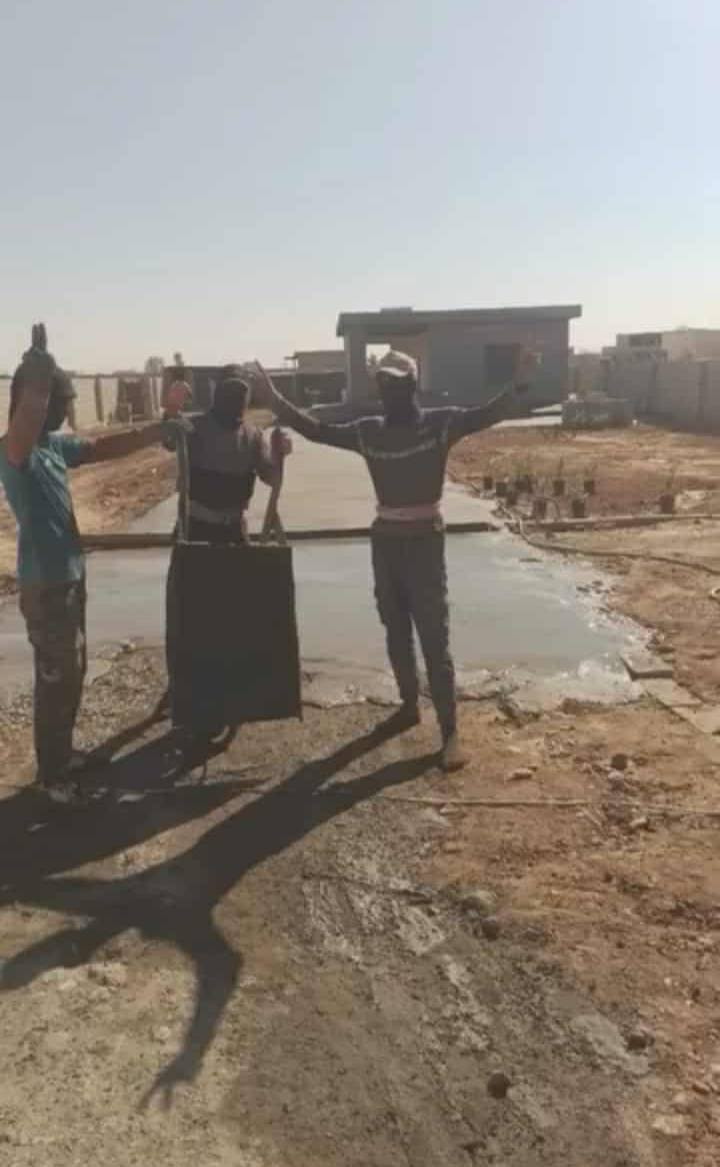 شلونك اخواني وأصدقائي الأعزاء ///‏‪***********‬‏
تم اليوم وبعون الله تعالى صب لاش ////  مستعدون لصب السقل والأش للدور والكراجات والمماشي //// الاتصال على الرقم ///
