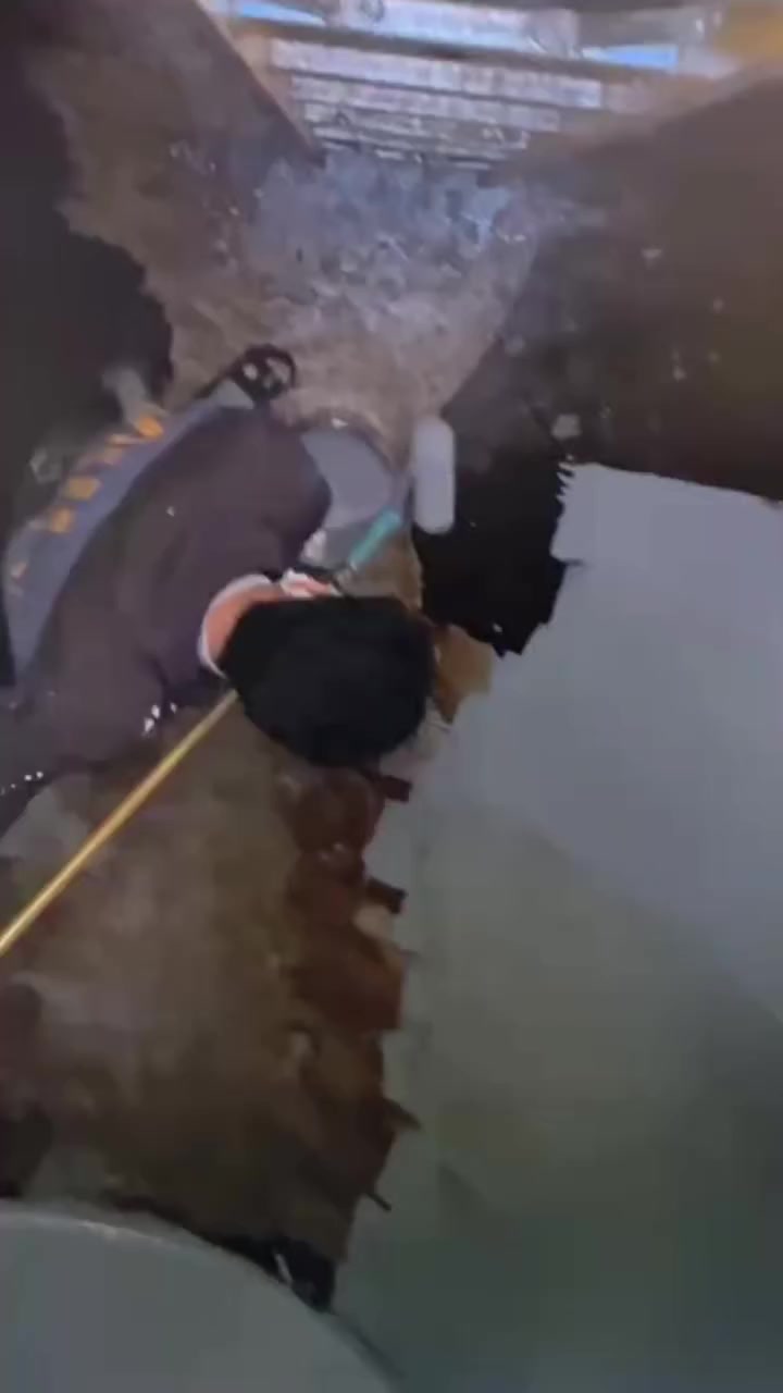 شركة اليقين التنظيف خزانات الكاز و مشتقاته
تنظيف خزان حمولة 27 ألف لتر مع الصبغ داخلي
للحجز والاستفسار الإتصال برقم ***********
