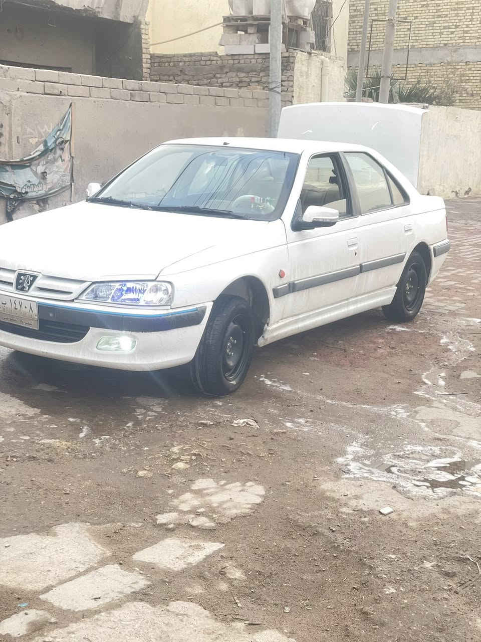 سلام عليكم بيجو بارس مديل 2011 رقم وسنويه انكليزي 
مصبوغه عام سيارة جاهزة كير ومحرك خير من الله تبريد ثلج السعر والاستفسار على التصال مكلف بلنشر مكان ميسان ابو رمانه ***********
