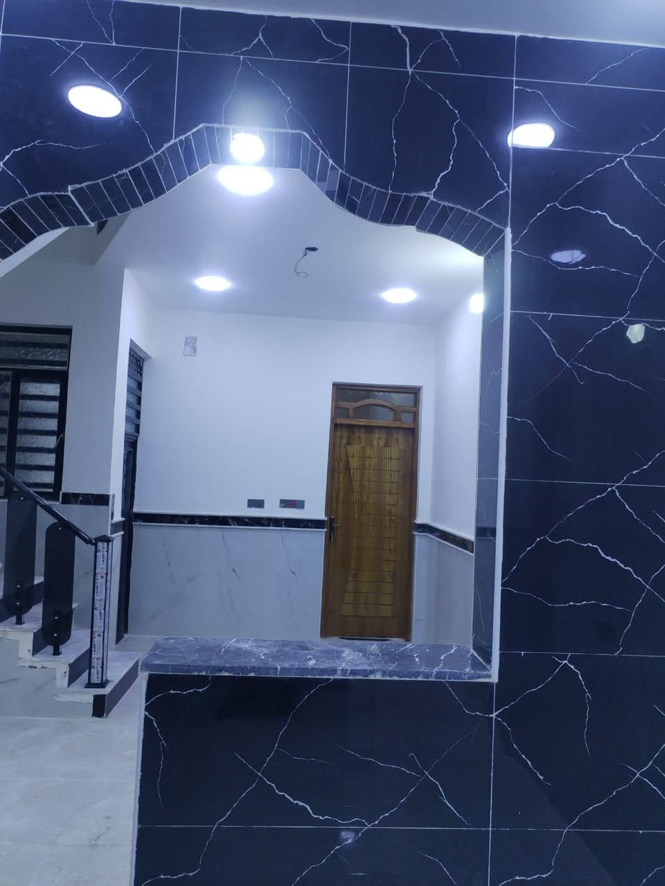 سلام عليكم مشتمل ١٠٠متر قرب الفلكه القاضي حي الغدير طابو غير مسكون ***********
