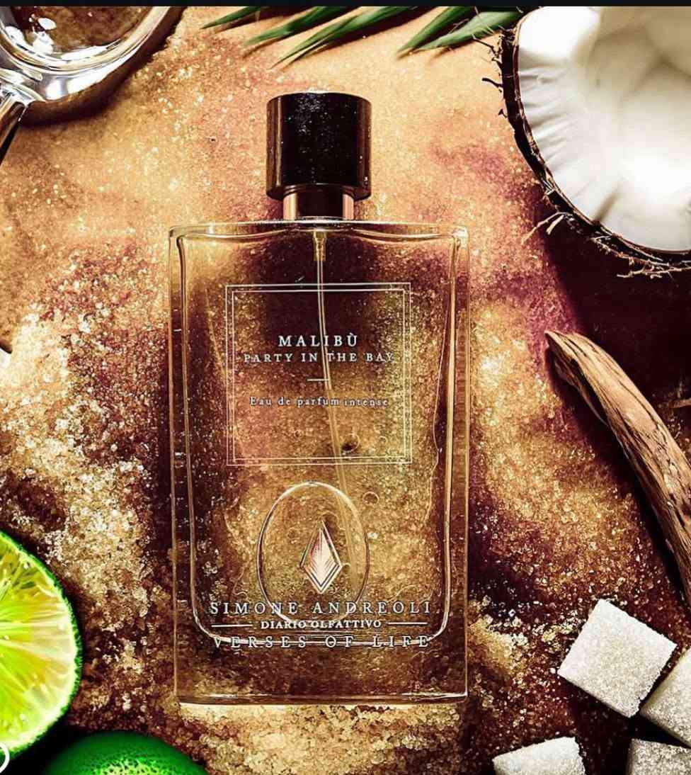 عطر ماليبو بارتي ان ذي بي من دار سيموني اندريولي الايطالية هو مو مجرد عطر هذا عبارة عن رحلة ومهرجان من الانتعاش والطاقة والجمال معنى العطر يترجم حرفيا حفلة في البحر  وهو يجسد اجواء الصيف والمرح والحرية على شواطئ ماليبو الساحرة

قصة العطر مستوحاة من امسيات الصيف الطويلة بمدينة لوس انجلوس وتحديدا بمنطقة ماليبو حيث تلتقي امواج المحيط ويا انغام الموسيقى واصوات الضحكات العطر ينقل اللحظة اللي تغيب بيها الشمس وتبدا الحفلة الصيفية المليانة حيوية ونشاط

من ترتدي هذا العطر كانما فجاة انتقلت لوسط بستان ساحر مليان اشجار الليمون 🍋الاخضر المنعش وجوز الهند🥥 ورائحة رطوبة المطر🌧 على اوراق🌿🍀 الشجر نوتات العطر تاخذك بعالم ثاني تخليك تحس بنسمات الهوى الباردة وهي تداعب وجهك بوسط هذا البستان الاستوائي ريحة تفتح النفس وتعطيك احساس بالنظافة والفخامة والتميز بنفس الوقت

متوفر تقسيم احجام مختلفة
3-5-10مل لتجربة 

ابو_الياس_للعطور_البراندات
تقسيم_عطور
سيموني_اندريولي
ماليبو_بارتي_ان_ذي_بي
عطور_نيش
عطور_صيفية
عطور_عراقية
عطور_فاخرة


**إذا كنت صاحب هذا الإعلان وتريد حذفه لأي سبب، رجاءا أرسل رسالة إلى الدعم الفني**