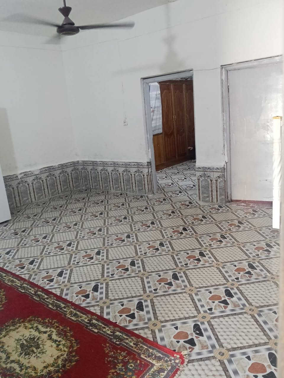 سلام عليكم بيت لبيع ٢٠٠ م سعر ٣٠ حي الحكيم نزلت فران المرتضى تصل ***********
