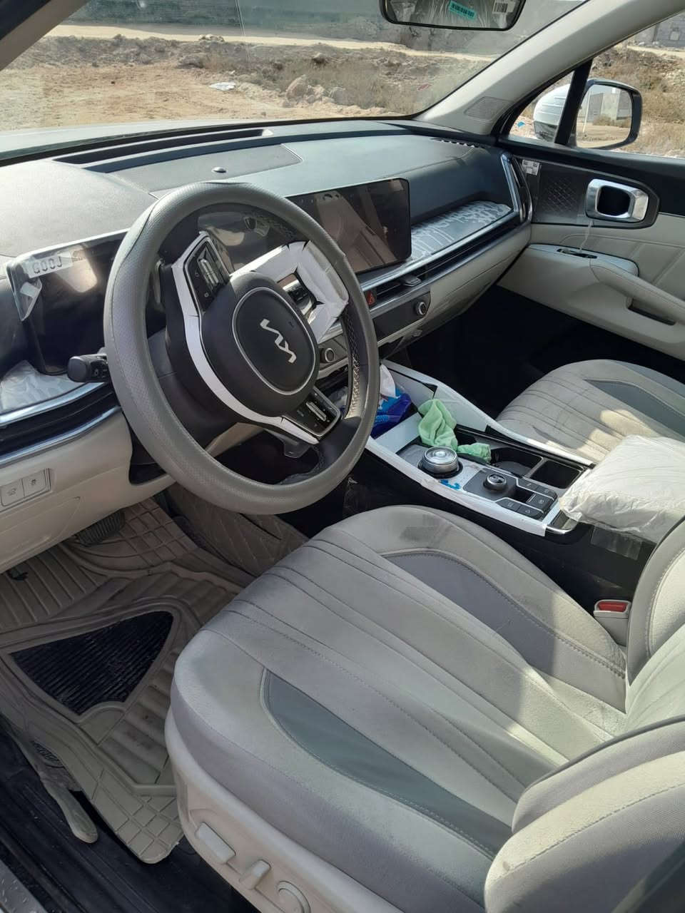 السلام عليكم..
سيارة للبيع نوع سورنتو موديل (((2025))) 4 سلندر في البصرة السيارة بعدها على وضع الشركة ماشية(((11الف))) السيارة بعدها جديدة ،
السيارة مواصفاتها فول ماعدا الفتحة و مواصفات السورنتو ال2025 معروف مثل(گير ماوس،هاند بريك دكمة،الصندوق كهربائي،اشاير بالمري ترحيب و الخ من المواصفات الممتازة)
السيارة رقمها اربيل مثل ما واضح بالصورة وكالة بأسمي وصاحبها شركة موجودة بالبصرة وكفالة عامة بدون اي زلغ 
طبعاً السيارة ب310 وبيها مجال قليل للتواصل الرقم :
***********
