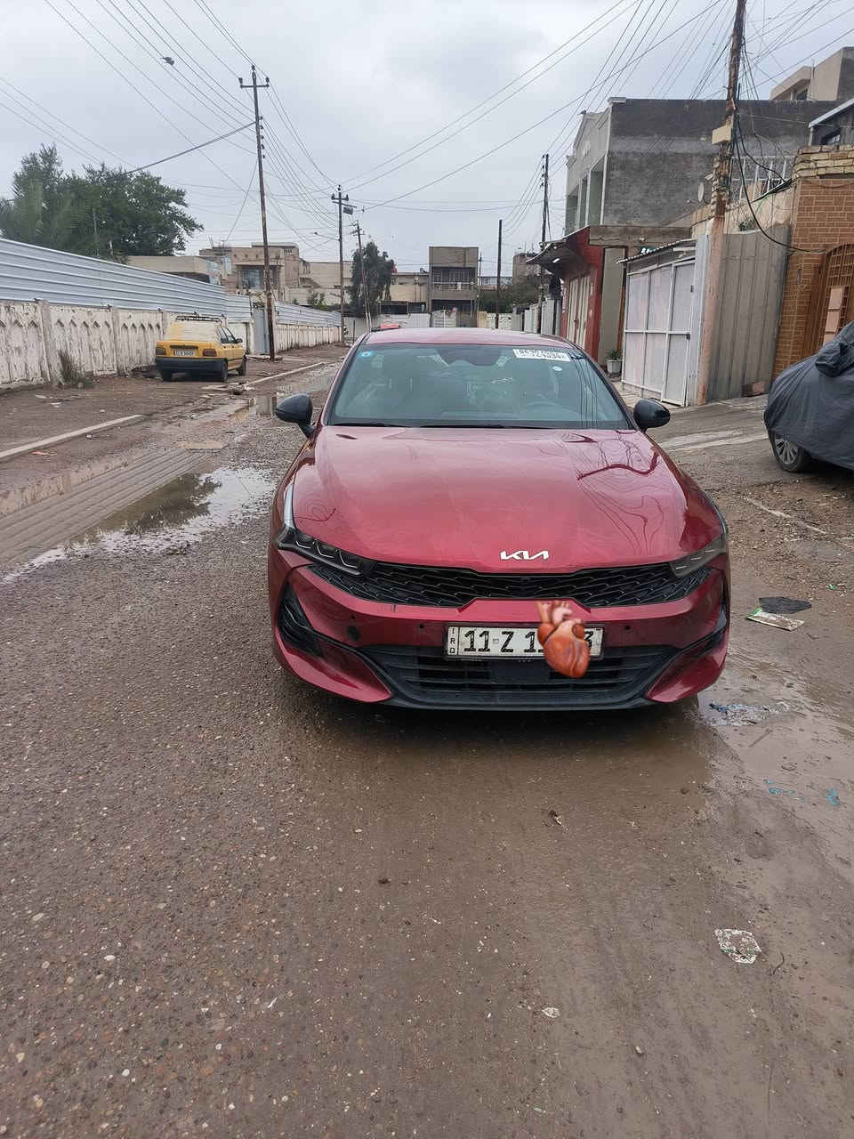 سلام عليكم
للبيع كيا K5 موديل 24 
ماشية 12 الف ميل 
مواصفات جيتي لاين المعروفة بدون الفتحة 
ضرر السيارة من امريكا حافة البنيد و نص الجامغ صور الحادث بالمنشور 
و صار بيها بالعراق جاملغ خلفي جهة السايق بارد و البيبان على كد شخط راجع بي دي ار 

السيارة مكفولة لغد شواصي راديتر شركة 
سعر السيارة 200 و بيها مجال 
مكان السيارة بغداد
الاتصال ***********
