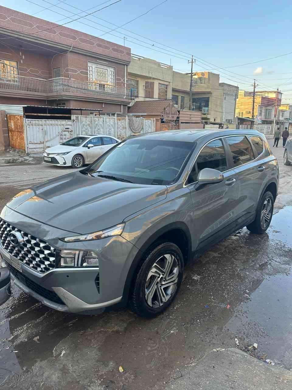 السلام عليكم السيارة جديدة بمعنى الكلمة
حادثها بنيد وجاملغ فقط باقي كفاله 
سنتافيه موديل 2023 

 المواصفات  هاترك

بصمه تشغيل+ ابواب

كشن كهرباء

كشنات مخمل 

اشاير مري 

جنطه كهرباء 

محرك ٢٥٠٠ gdi

سايد بريك بصمه 

رادارات جانبيه + اماميه + خلفيه 

بريك توقف ذاتي عند الاقتراب 

مانع انحدار 

٤ انظمه قياده 

اوتو هولد 

شاشه ابل كار بلي الحجم الكبير

تشغيل عن بعد

وباقي المواصفات 

بدون رقم  منفيس بسمي. 
اتصال ع رقم ***********
المكان بغداد البياع
