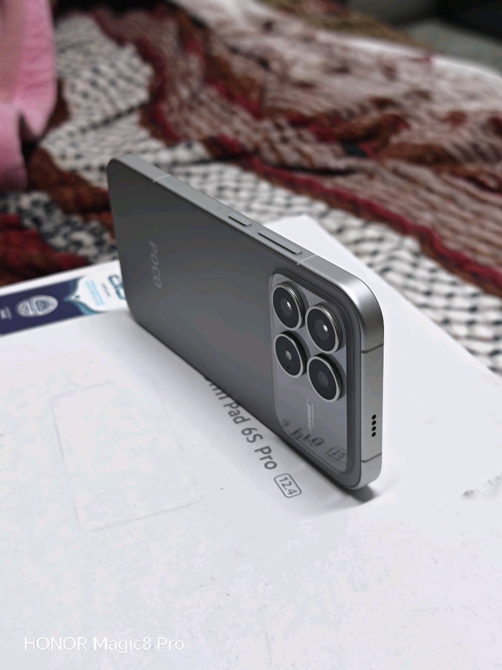 للبيع Poco F8 Pro اخو الجديد السعر 750 المكان كربلاء

مواصفات الجهاز ⬇️⬇️⬇️

المعالج : Snapdragon Elite الرائد بدقة تصنيع متطورة (3) نانومتر).

المعالج الرسومي Adreno يقدم قفزة هائلة في الأداء وتقليل استهلاك الطاقة).

الذاكرة العشوائية (RAM): تأتي بسعة 12 جيجابايت من نوع LPDDRSX السريع جداً تصل إلى 9600Mbps).

ذاكرة التخزين  512 جيجابايت من نوع 4.1 UFS عالي السرعة.
                   ⬇️   ( البطارية والشحن )  ⬇️

ه السعة بطارية ضخمة جداً بحجم 6210 مللي أمبير

الشحن السلكي: شحن فائق السرعة 100 واط

HyperCharge يشحن الهاتف بالكامل إلى %100 في حوالي 37 دقيقة فقط عند تفعيل وضع المعزز).

الشحن العكسي يدعم الشحن العكسي السلكي لتغذية الأجهزة الأخرى بقدرة تصل إلى 22.5 واط
 
                        ⬇️  (  الشاشه ) ⬇️

النوع : POCO HyperRGB AMOLED مخصصة لحماية العين ومقاومة الوميض.

الحجم: 6.59 بوصة بإطارات نحيفة جداً وشبه متساوية الأطراف).

الدقة : 2510 × 1156 بكسل وضوح ممتاز يقارب الـ 2).

معدل التحديث يصل إلى 120 هرتز

معدل استجابة اللمس حتى 480 هرتز

ويصل إلى 2560 هرتز Instant Touch

Sampling Rate عند تفعيل وضع مسرع

الألعاب (Game Turbo).

السطوع ذروة سطوع تصل إلى 3500

نيتس (Nits).

الحماية طبقة زجاج Corning Gorilla Glassi ودعم ودعم لتقنيات +Vision Dolby 9 HDR10 .

                  ⬇️  ( الميزات الإضافية ) ⬇️

مقاومة الماء والغبار حماية كاملة بمعيار IP68 (مقاوم للغمر في الماء العذب.

بصمة الإصبع مستشعر متطور يعمل بالموجات فوق الصوتية (Ultrasonic) مدمج تحت الشاشة أسرع وأدق بكثير.

الصوت مكبرات صوت استيريو متناسقة مدوزنة بالتعاون مع Bose وتدعم تقنية.Dolby Atmos

الشبكات يدعم تقنيات الجيل الخامس 5 وشبكات 7 Wi-Fi الحديثة، بالإضافة إلى دعم ال SIM.

الوزن والسماكة يزن الهاتف 199 غراماً، وبسماكة 8.0 ملم فقط رغم حجم البطارية الضخم.

شراي راسلني خاص مكاني كربلاء

.