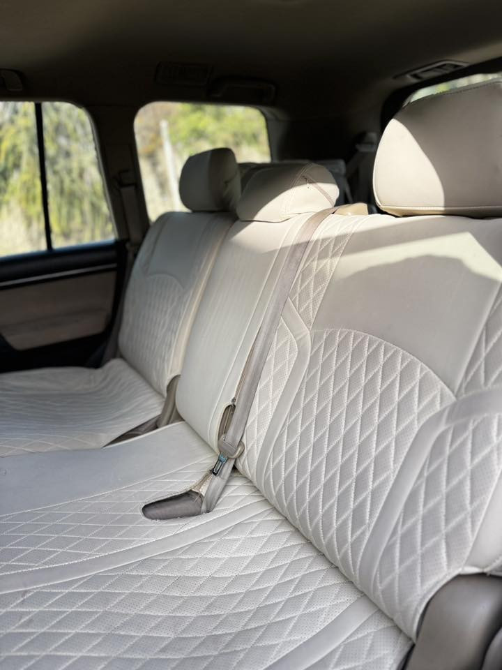 الوحش لاندكروز لون صدفي موديل 2009محرك 6س كير صدر تايرات كله مكفول ع شرط صبغ ضربه كله مكفول وهذه سونار مرفق 
السعر 30$الف وبيها مجال للشراي 
الاستفسار ع ارقام تاليه 

‭0782 357 2548‬
***********
