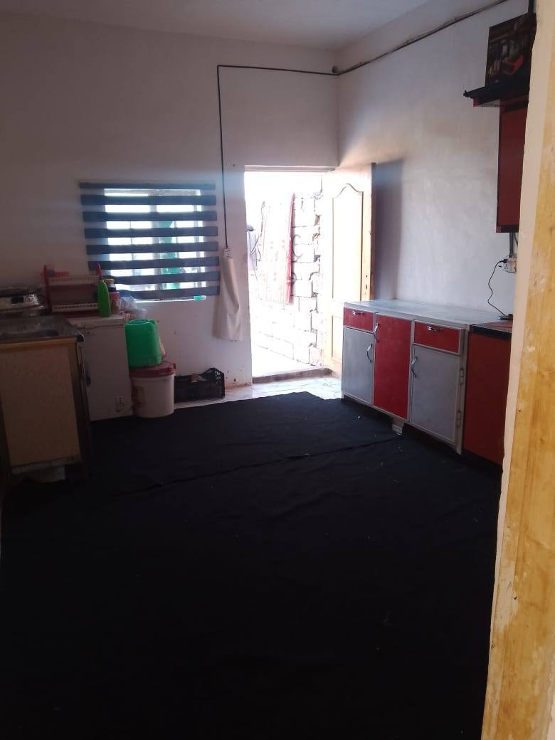 سلام عليكم من رخصت الدمن بيت لبيع المساحه  200متر البيت  زراعي سند 35يتكون البيت من ستقبال  وغرفتين وصاله ومطبخ وكراج سياره وحديقه وصحيات  البيت جديد صاله شهرين من كمل العلوان بغداد بل باويه يم قريت عبد العوده يم ومضخه مال مي بشارع بيت حطاب عرض الشارع 10متار  سبيس الشارع السعر 40وبي مجال بصيط الرقم ***********متواجد عله واساب  الخط متوقف  ومتواجد عله الفيس المو شراي لا يتعبني وتعبه
