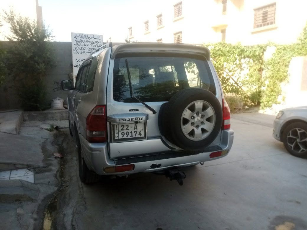 للبيع باجيرو موديل 2004 بيه قطعتين ونص صبغ بدون شاصي ولا دواخل فقط رش محرك كير ما بي عيب تبريد ثلج السعر 60 ورقه 
للاستفسار : *********** او *********** واتساب
