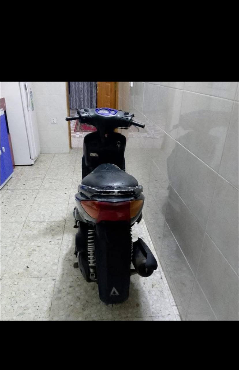 السلام عليكم اخوان دراجه لبيع سكنس نثيه الدراجه خير من الله المكان بغداد الشعب سعر 450وبيه مجال *********** وبيه واتساب
