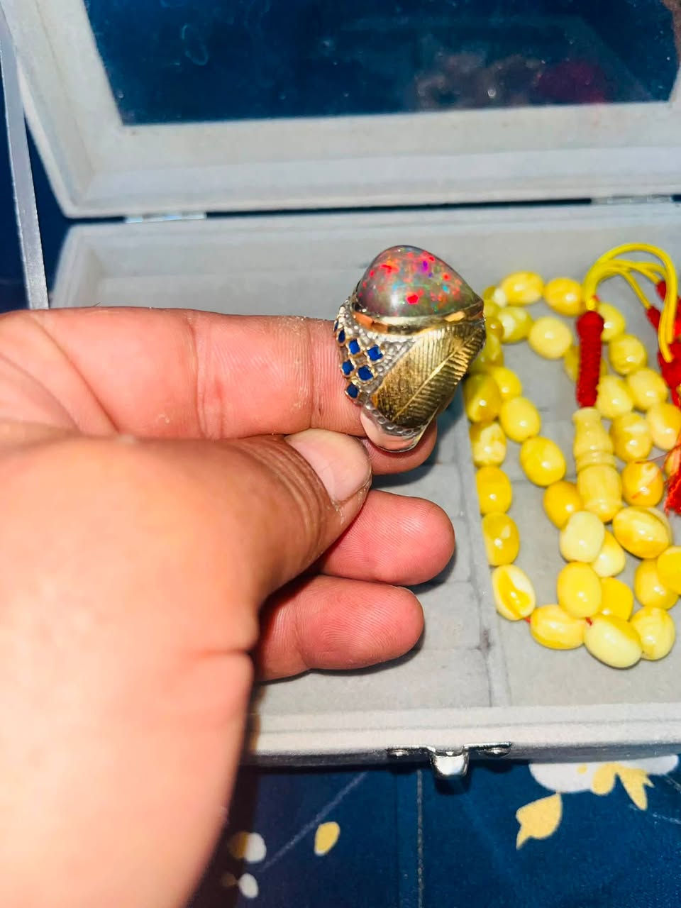 حجرالاوبال  الطبيعي بصياغه
المبدع باسم زاروكه. للتواصل
***********
