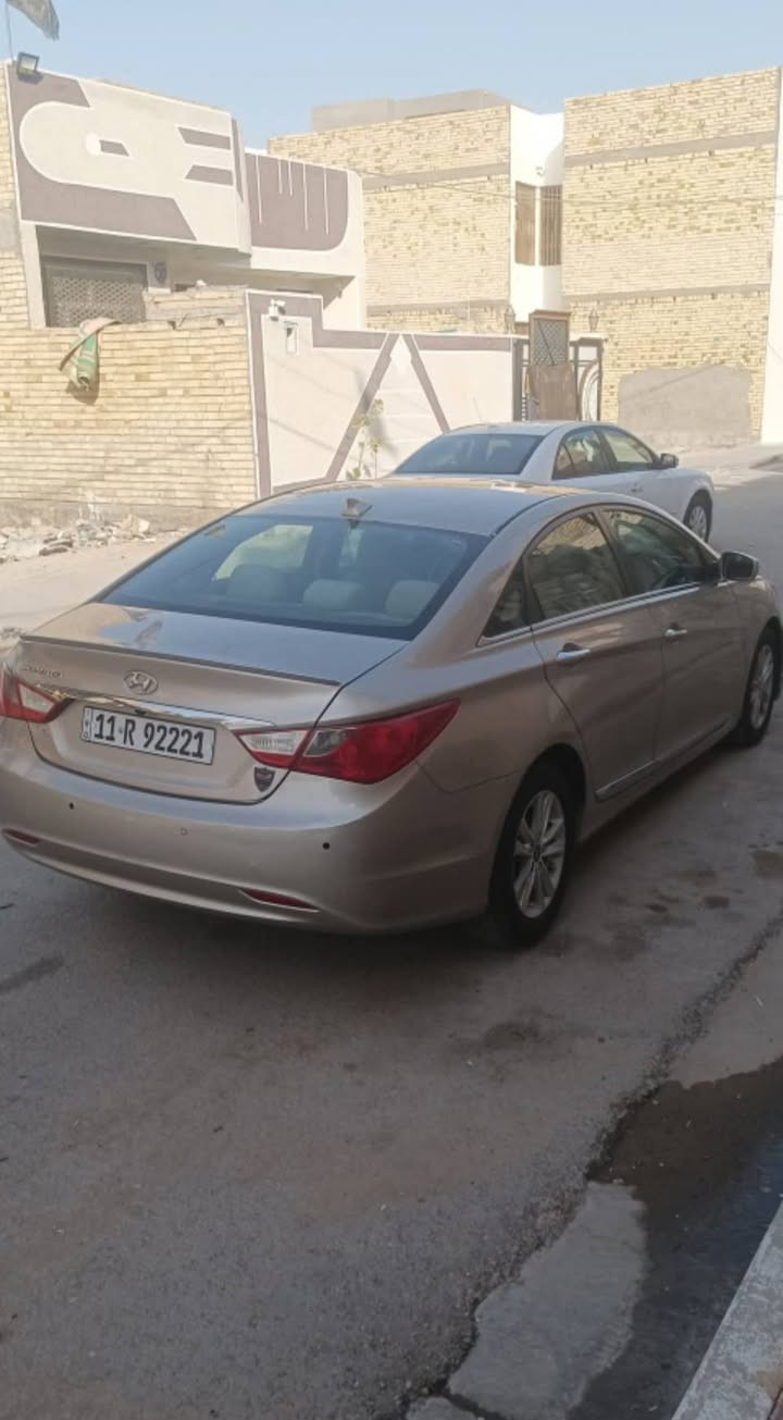 السلام عليكم سياره سوناتا 2012 للبيع
( مكفوله كفاله عامه ) رقم بغداد دولي
حادث فقط دعاميه اماميه بدون داخل 
مكينه 2400  
السياره بسمي مشروع وطني 
مكينه كير حداديه تخم تاير كله متعهد بي وكفاله 
السعر 120 وبيه مجال العنوان بابل 
للاتصال ***********
