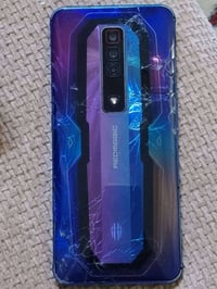 ريد ماجيك 7 • ظهر متضرر • كاميرا سليمة